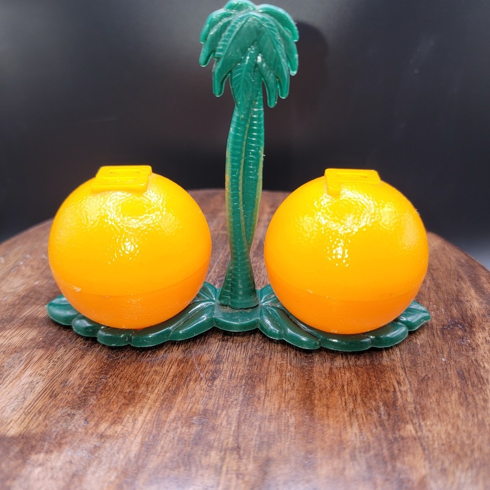 Vintage Beacon orange's and palm tree salt and pepper shakers Plasitc